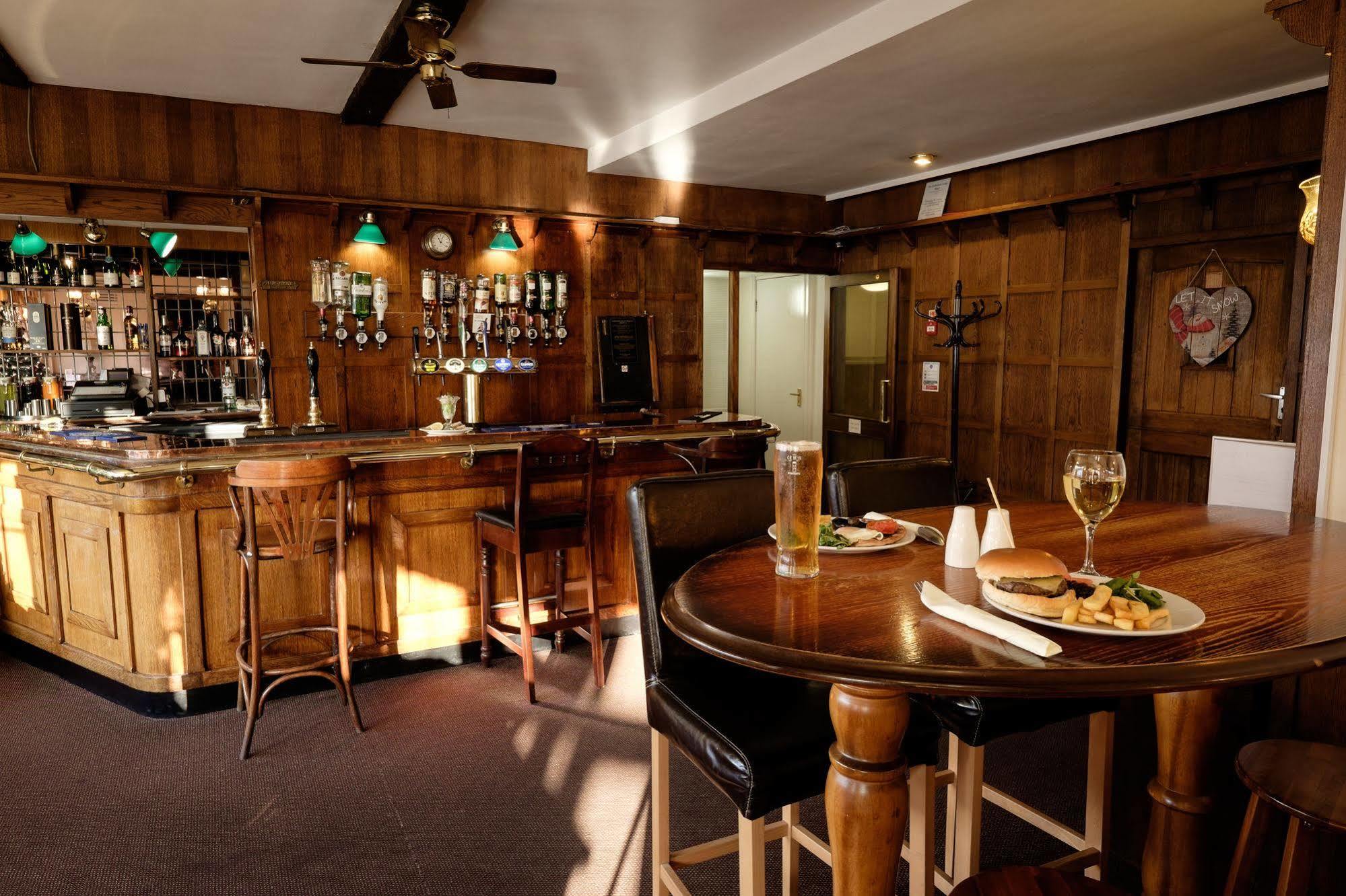 ליצ'פילד The Cathedral Hotel מראה חיצוני תמונה